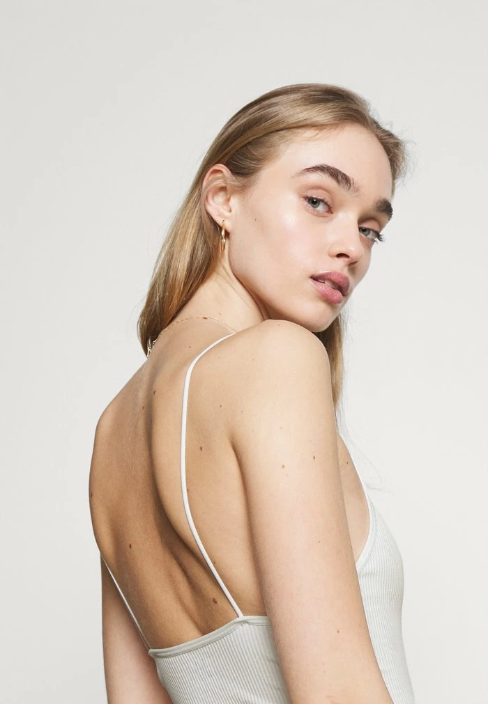 BUNGEE STRAP BODY THONG SNAP - Top - white BDG Urban Outfitters BUNGEE STRAP BODY THONG SNAP - Top - White -BDG Urban Outfitters shop d05e424ca8ec491eaf5f313f1dc22b34