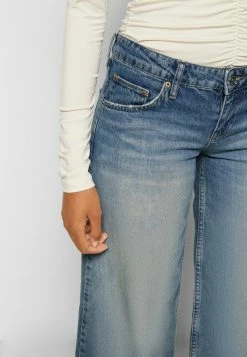 BDG Urban Outfitters PUDDLE JEAN - Relaxed Fit Jeans - Bleach -BDG Urban Outfitters shop d06625e11b1f48779b34f05b9a6cbf97