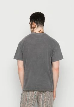 BDG Urban Outfitters HERITAGE CREST TEE UNISEX - Basic T-shirt - Charcoal -BDG Urban Outfitters shop d811debcc93f4e98a60b866f372f00db
