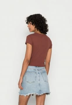 BDG Urban Outfitters BDG WILD FREE BABY TEE - Print T-shirt - Chocolate -BDG Urban Outfitters shop da75ec969a704290a7dec5e3e94a6aae