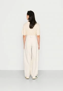 BDG Urban Outfitters LOGAN CINCH BACK JEAN - Relaxed Fit Jeans - Ecru -BDG Urban Outfitters shop dd7e9e9fb530450697c1f70ef4d16a5f