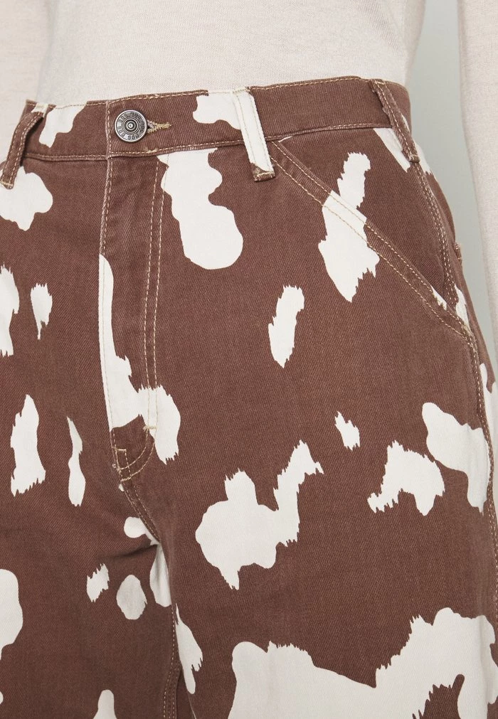 COW JUNO PANT - Straight leg jeans - brown/white BDG Urban Outfitters COW JUNO PANT - Straight Leg Jeans - Brown/white -BDG Urban Outfitters shop e039fb7ddda4472ca234eba2e5e94936