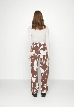 BDG Urban Outfitters COW JUNO PANT - Straight Leg Jeans - Brown/white 4 BDG Urban Outfitters COW JUNO PANT - Straight Leg Jeans - Brown/white -BDG Urban Outfitters shop e1eb2d8dc059494d865818526e380354