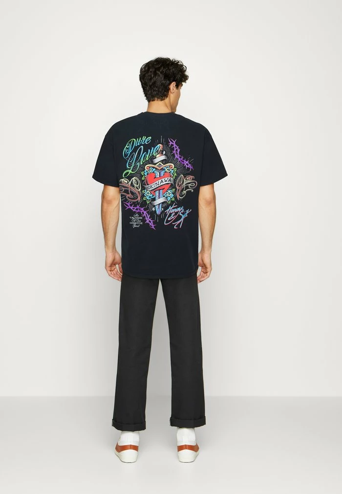 PURE LOVE OKINAWA TEE UNISEX - Print T-shirt - black BDG Urban Outfitters PURE LOVE OKINAWA TEE UNISEX - Print T-shirt - Black -BDG Urban Outfitters shop e694510839374368bd2fe8a4a2f45585