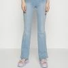 BDG Urban Outfitters MISSY LOW RISE - Flared Jeans - Light-blue Denim -BDG Urban Outfitters shop e76db11f80d442e997258d6533f2e550