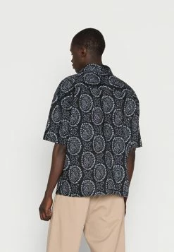 BDG Urban Outfitters PRINTED REVERE SHIRT - Shirt - Black -BDG Urban Outfitters shop e8dbcd4d44b64cd9b4fe585a5cdf63f0