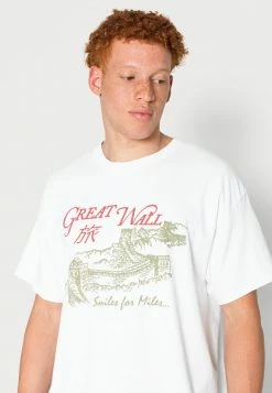 BDG Urban Outfitters GREAT WALL SMILES TEE - Print T-shirt - White -BDG Urban Outfitters shop e94e2709659543189714b35c4a5af31f