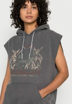 BDG Urban Outfitters BDG RECKLESS SLEEVELESS HOODIE - Hoodie - Charcoal -BDG Urban Outfitters shop f04654b7d48c498392105bdb39300ec7