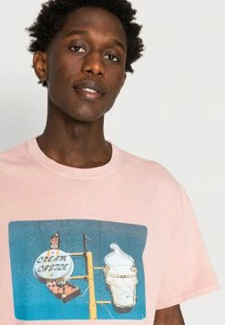 BDG Urban Outfitters SOFT SERVE TEE UNISEX - Print T-shirt - Pink -BDG Urban Outfitters shop f7a6d7660cfc4870bd9e32368e2a488a