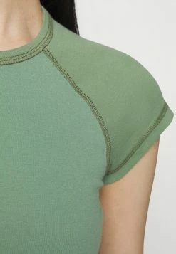 BDG Urban Outfitters CONTRAST RAGLAN TEE - Basic T-shirt - Green -BDG Urban Outfitters shop fb28bf16e2244eff85c074b62a96ea80