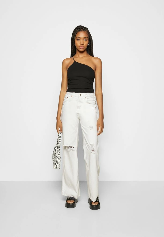 RIP PUDDLE - Relaxed fit jeans - white BDG Urban Outfitters RIP PUDDLE - Relaxed Fit Jeans - White -BDG Urban Outfitters shop fb8745a3d334450ab85cf5c39c03b388