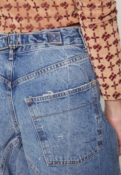 BDG Urban Outfitters LOGAN - Relaxed Fit Jeans - Mid Vintage -BDG Urban Outfitters shop fbcd3224c1804a2c83a038b9745ff3c5